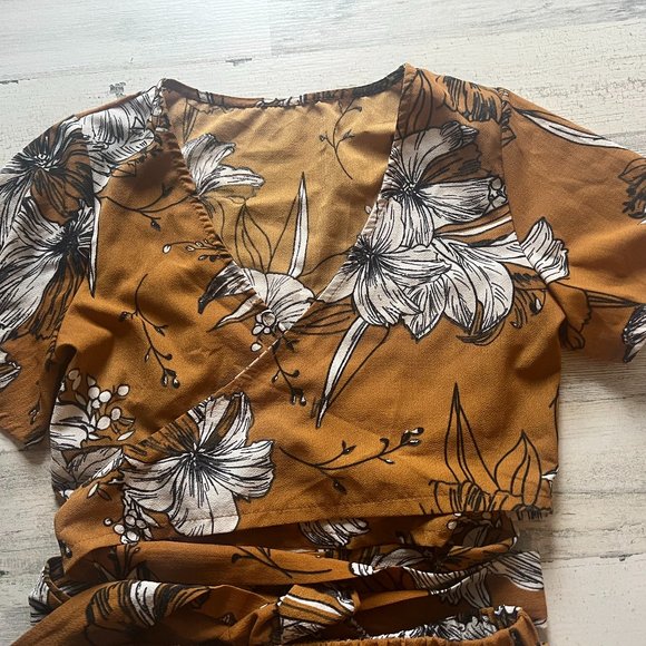 2 pc SWEATYROCKS Women's Boho Floral Print Wrap Crop Top w/ Shorts Yellow Small - Picture 5 of 9